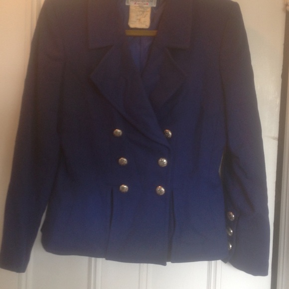 Yves Saint Laurent - Picture 2 of 2